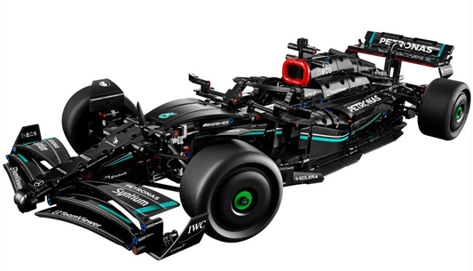 Mercedes-AMG F1 W14 E Performance Sets